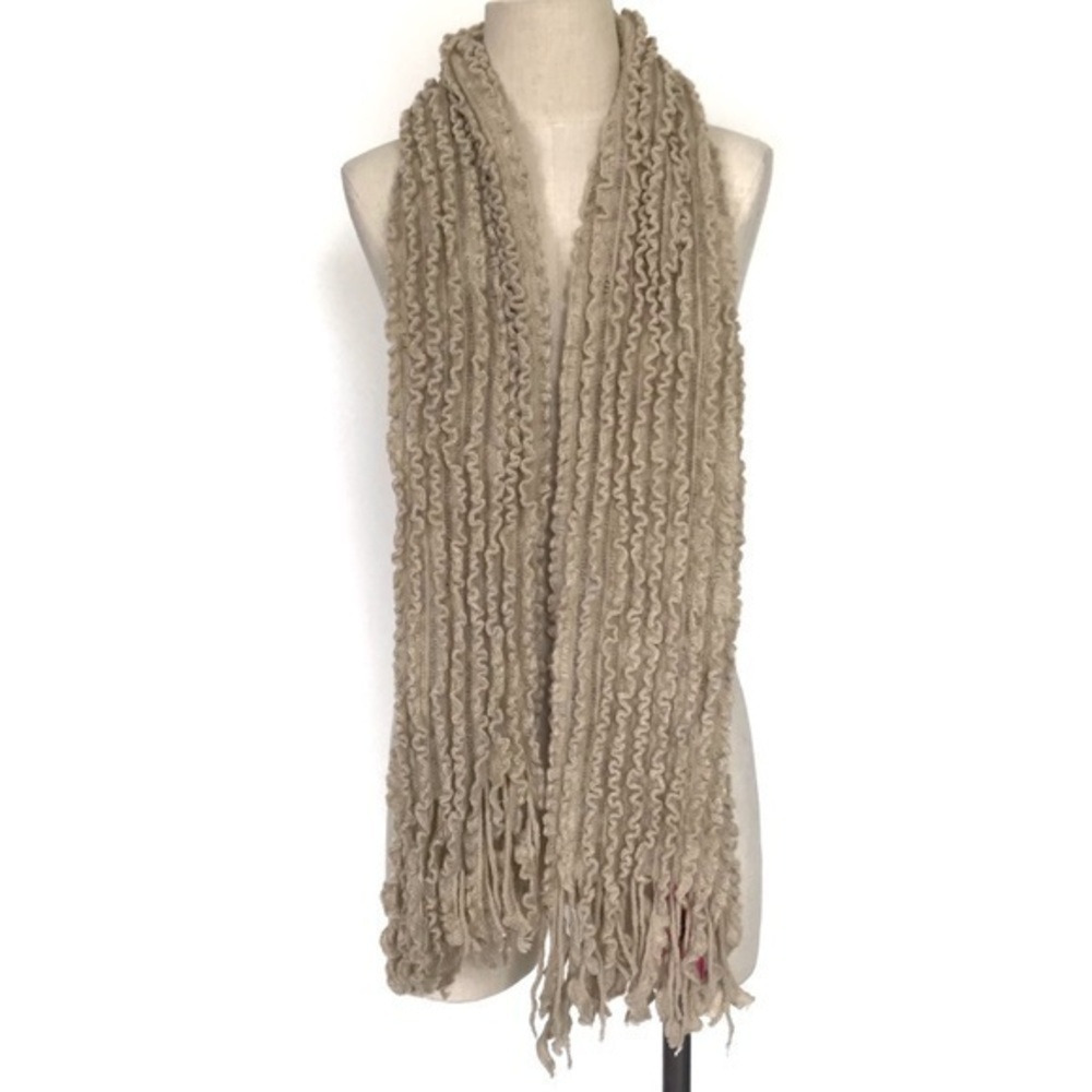 Betsey Johnson Oatmeal Tan Ruffle Ripple Scarf New - Picture 7 of 7